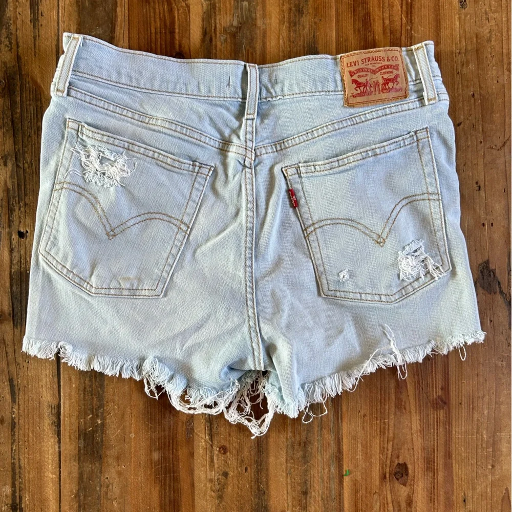 Levi’s Wedgie Jean Shorts